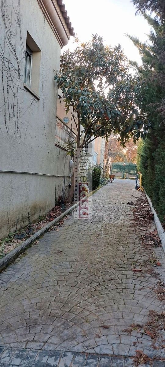 5 bedroom Villa for sale in Vidreres with pool garage - € 345,000 (Ref: 9552787)