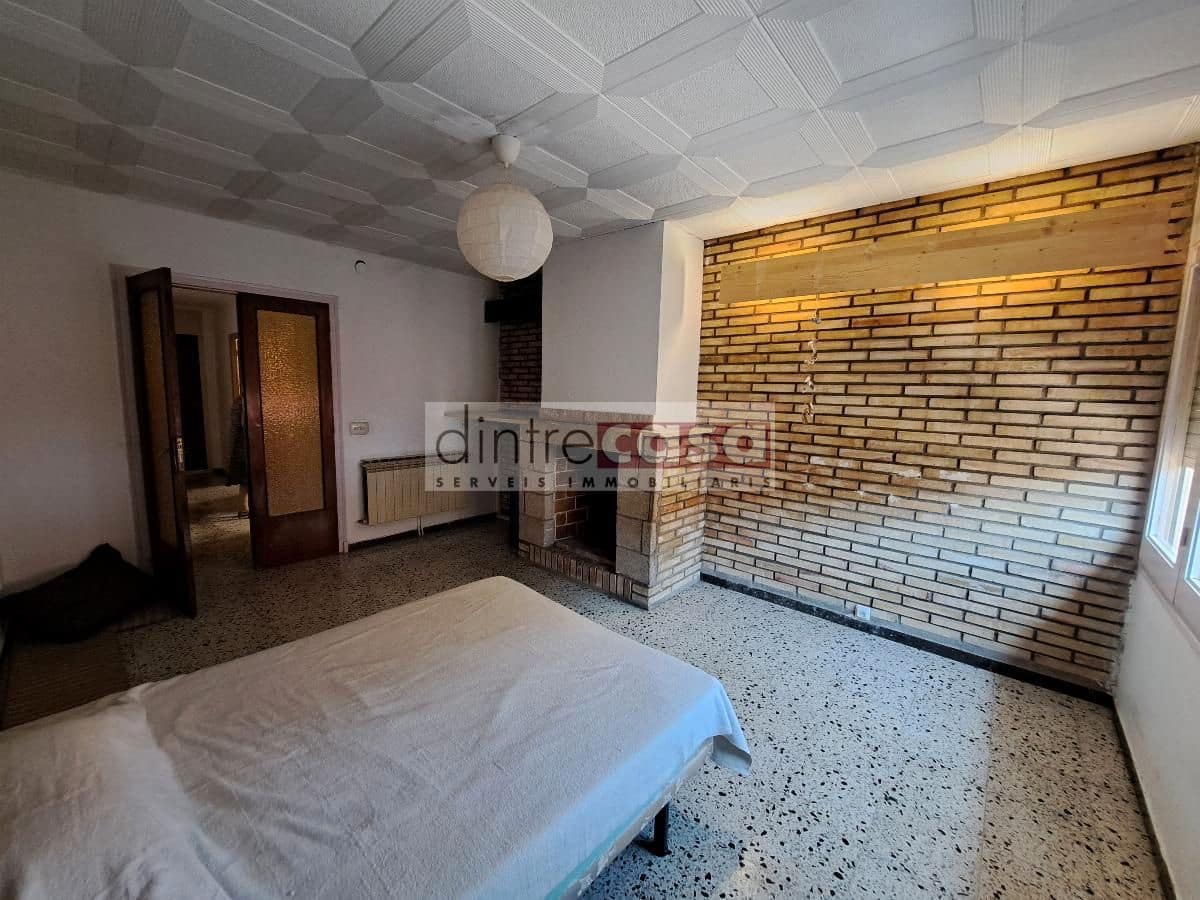 Chalet de 4 habitaciones en Tordera en venta con garaje - 240.000 € (Ref: 9552788)