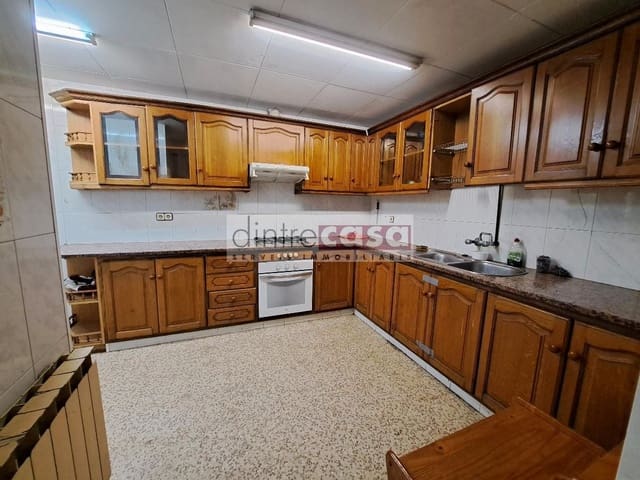 Chalet de 4 habitaciones en Tordera en venta con garaje - 240.000 € (Ref: 9552788)
