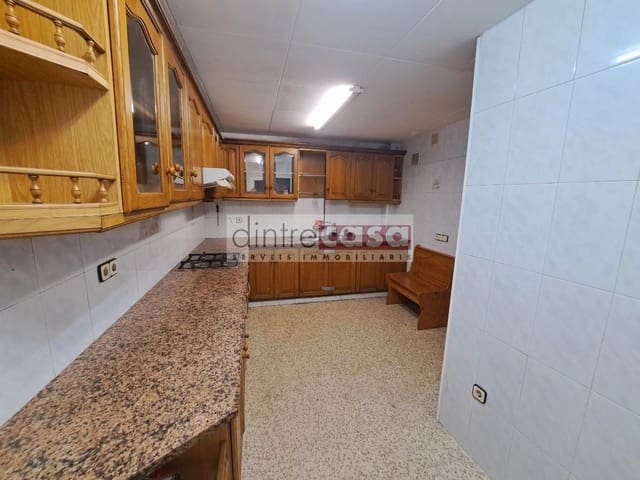 Chalet de 4 habitaciones en Tordera en venta con garaje - 240.000 € (Ref: 9552788)