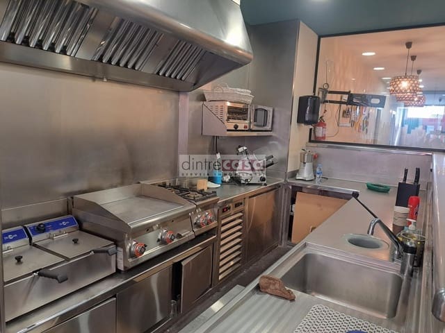 Kaupallinen myytävänä paikassa Malgrat de Mar - 300 000 € (Ref: 9552823)