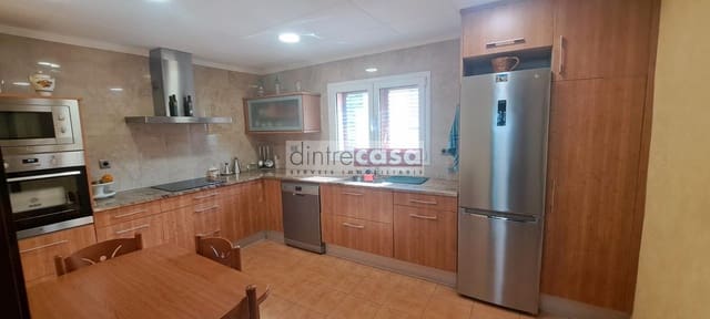 4 makuuhuone Huvila myytävänä paikassa Palafolls mukana 
autotalli - 340 000 € (Ref: 9552824)