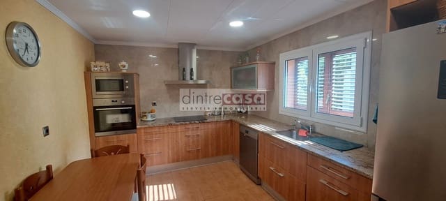 4 makuuhuone Huvila myytävänä paikassa Palafolls mukana 
autotalli - 340 000 € (Ref: 9552824)