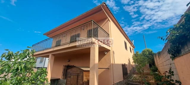 4 makuuhuone Huvila myytävänä paikassa Palafolls mukana 
autotalli - 340 000 € (Ref: 9552824)