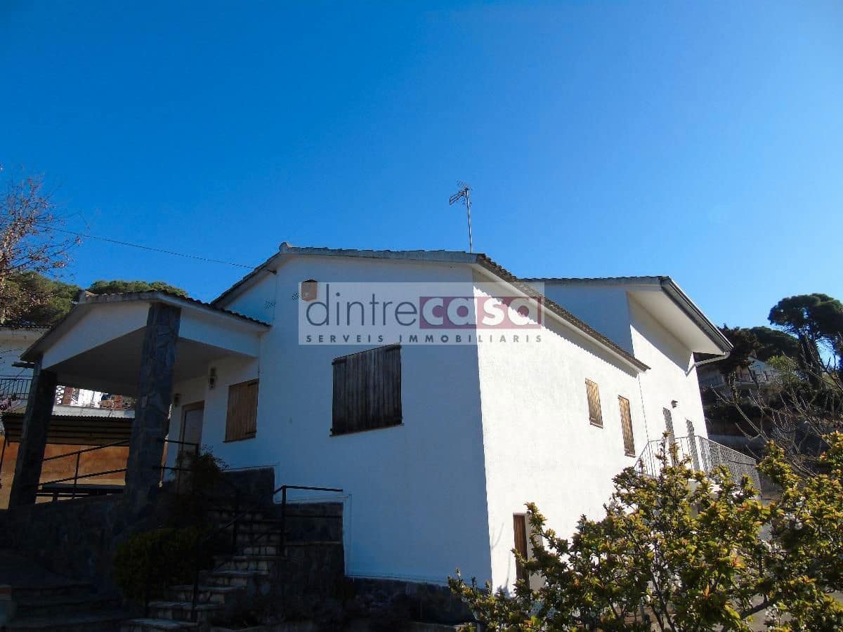 5 soveværelse Villa til salg i Macanet de la Selva med garage - € 250.000 (Ref: 9552827)