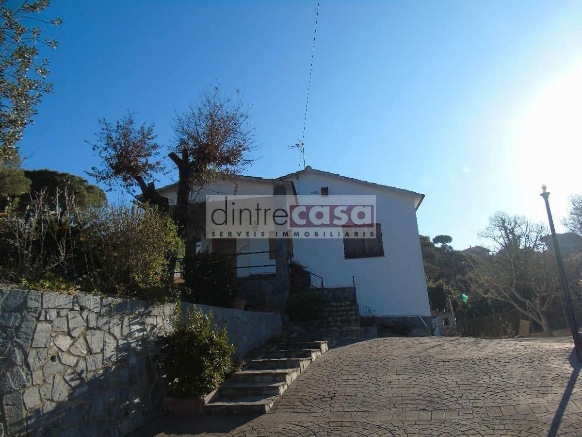 5 soveværelse Villa til salg i Macanet de la Selva med garage - € 250.000 (Ref: 9552827)