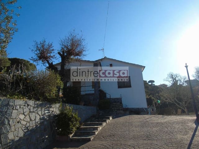 5 soveværelse Villa til salg i Maçanet de la Selva med garage - € 250.000 (Ref: 9552827)