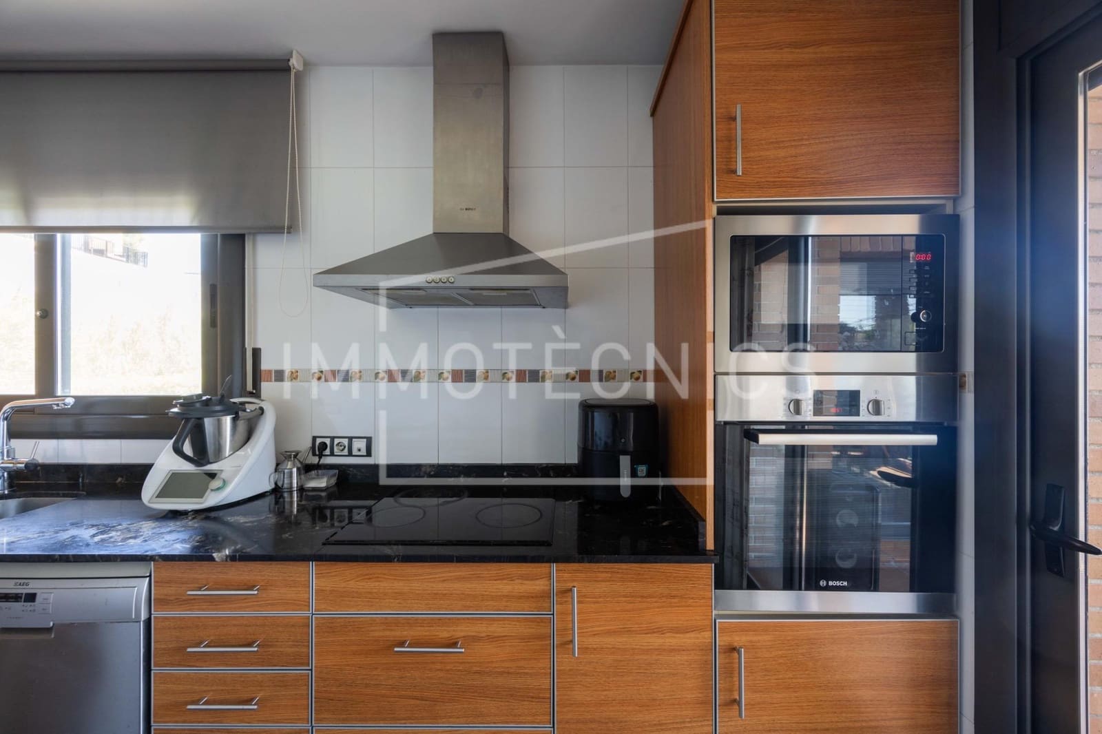 4 makuuhuone Huvila myytävänä paikassa La Roca del Valles mukana uima-altaan 
autotalli - 625 000 € (Ref: 10003811)