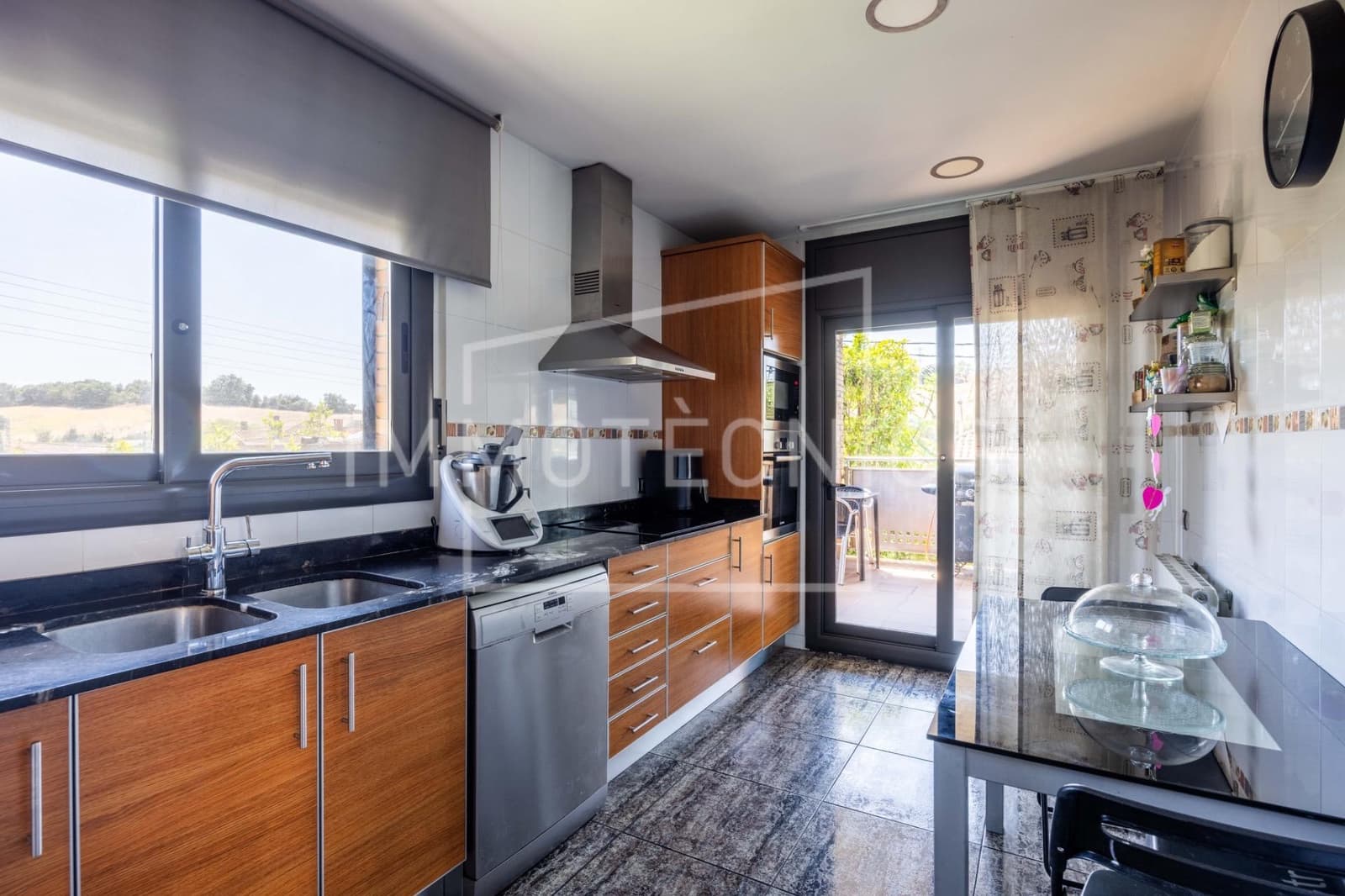 4 makuuhuone Huvila myytävänä paikassa La Roca del Valles mukana uima-altaan 
autotalli - 625 000 € (Ref: 10003811)