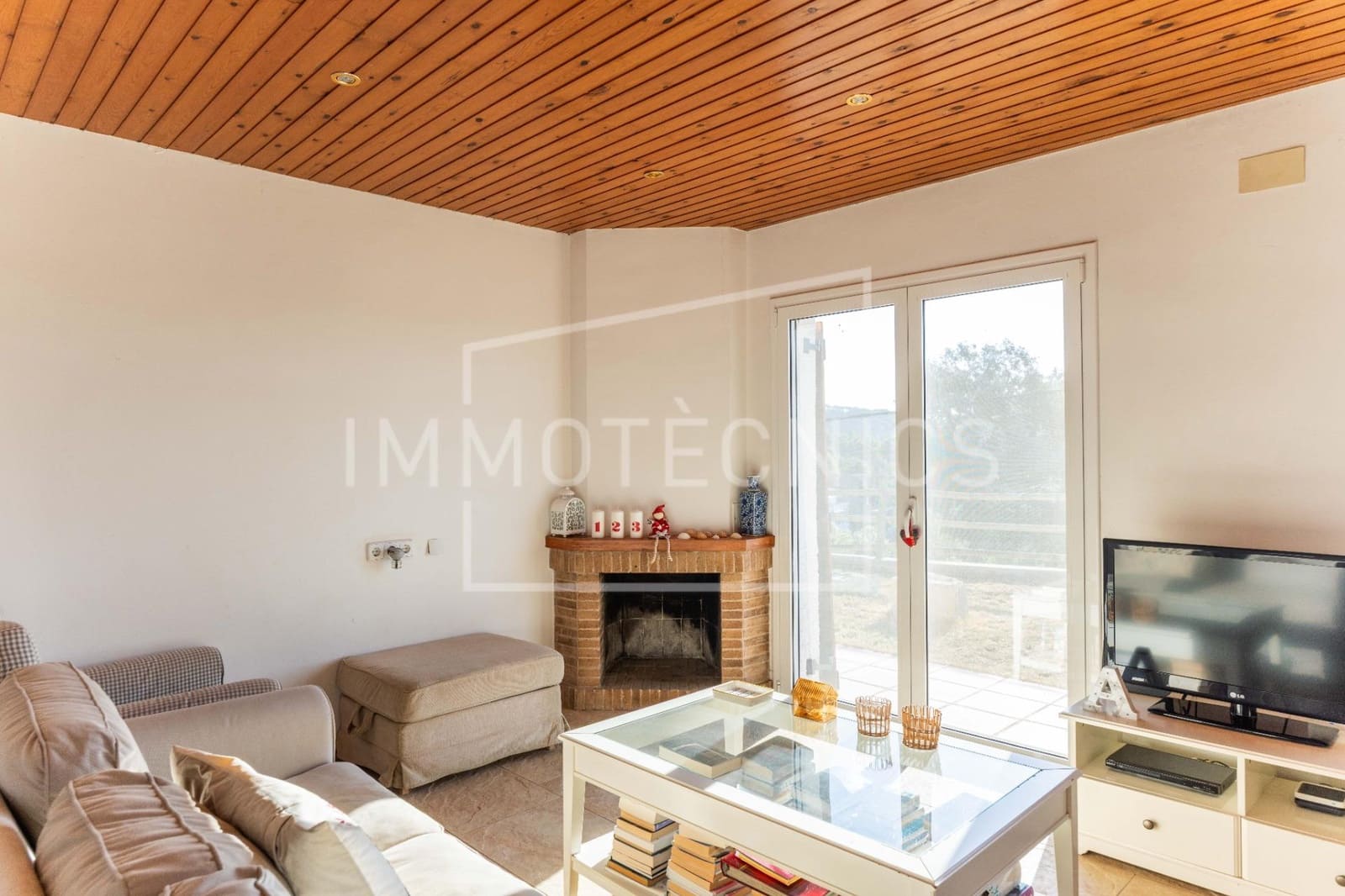 4 bedroom Villa for sale in Sant Cebria de Vallalta with pool garage - € 348,000 (Ref: 10049435)
