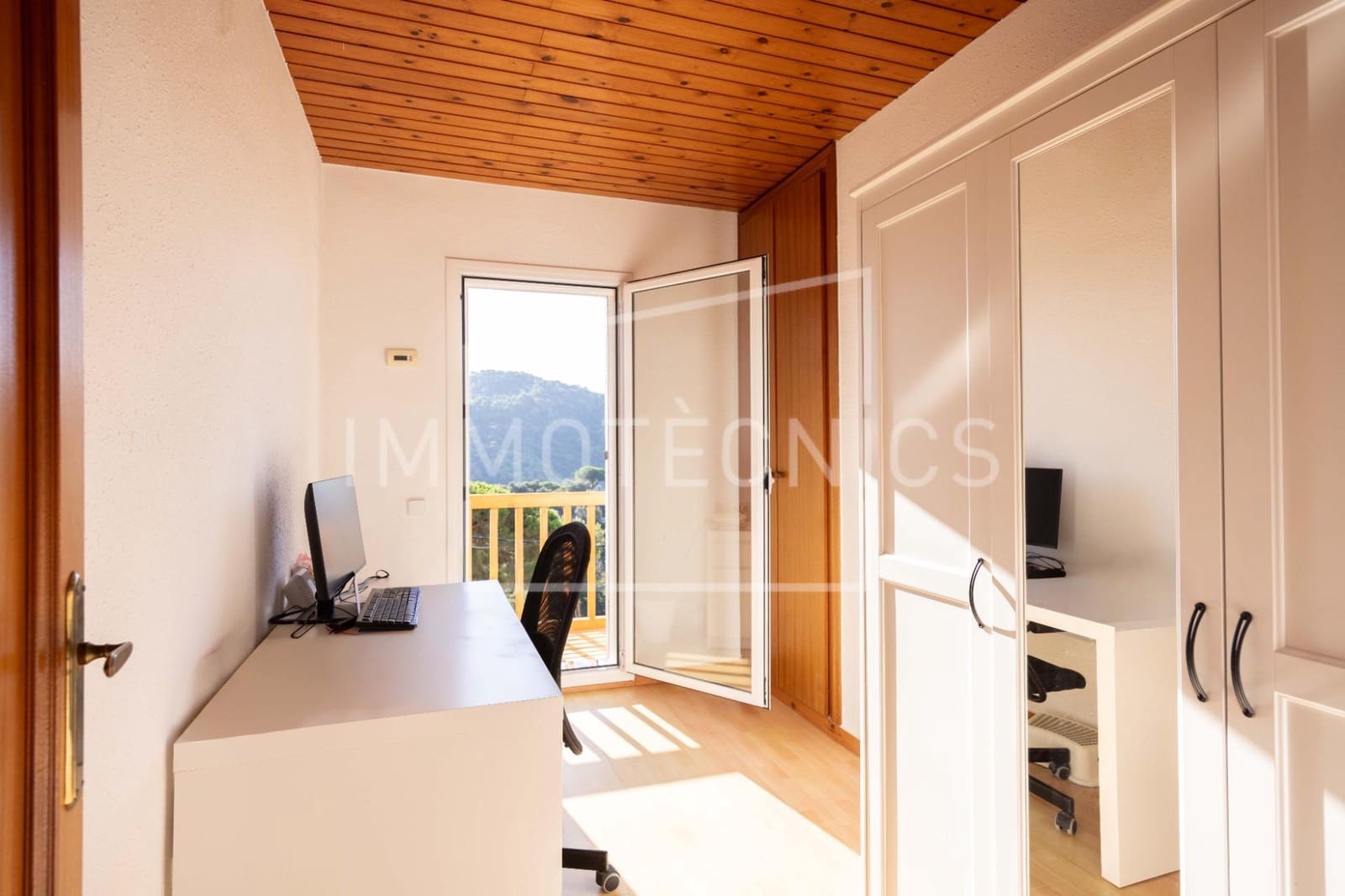4 bedroom Villa for sale in Sant Cebria de Vallalta with pool garage - € 348,000 (Ref: 10049435)