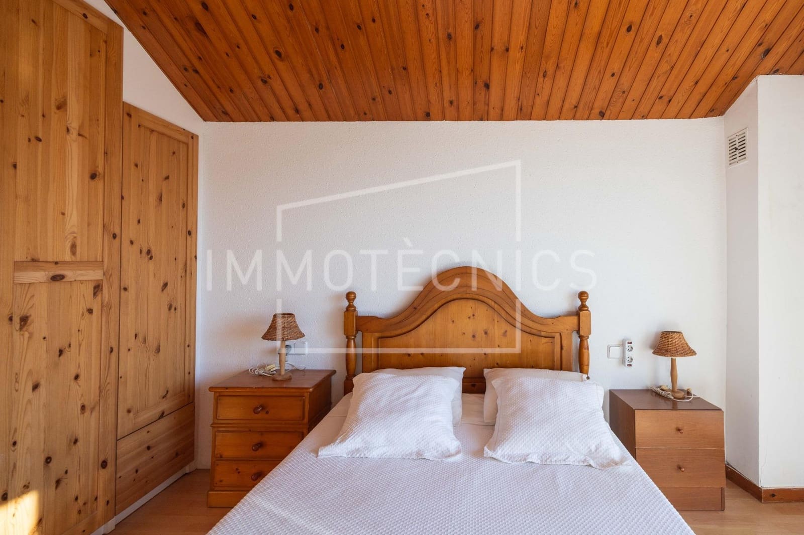 4 bedroom Villa for sale in Sant Cebria de Vallalta with pool garage - € 348,000 (Ref: 10049435)