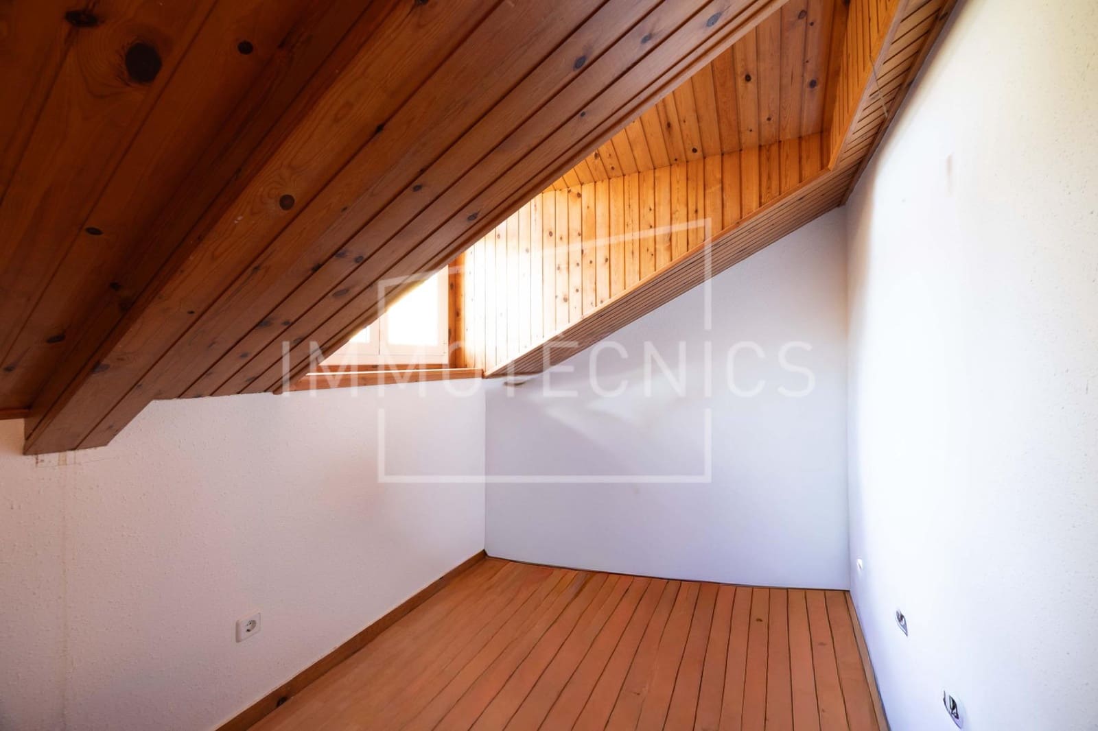 4 bedroom Villa for sale in Sant Cebria de Vallalta with pool garage - € 348,000 (Ref: 10049435)