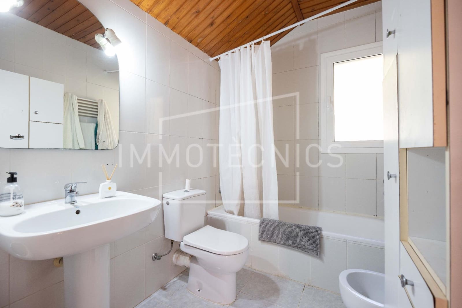 4 bedroom Villa for sale in Sant Cebria de Vallalta with pool garage - € 348,000 (Ref: 10049435)