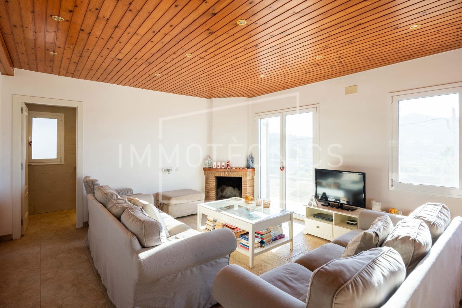 4 bedroom Villa for sale in Sant Cebria de Vallalta with pool garage - € 348,000 (Ref: 10049435)