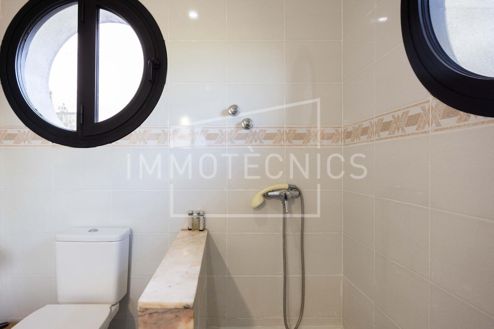4 sypialnia Willa na sprzedaż w Llinars del Valles - 450 000 € (Ref: 10098555)