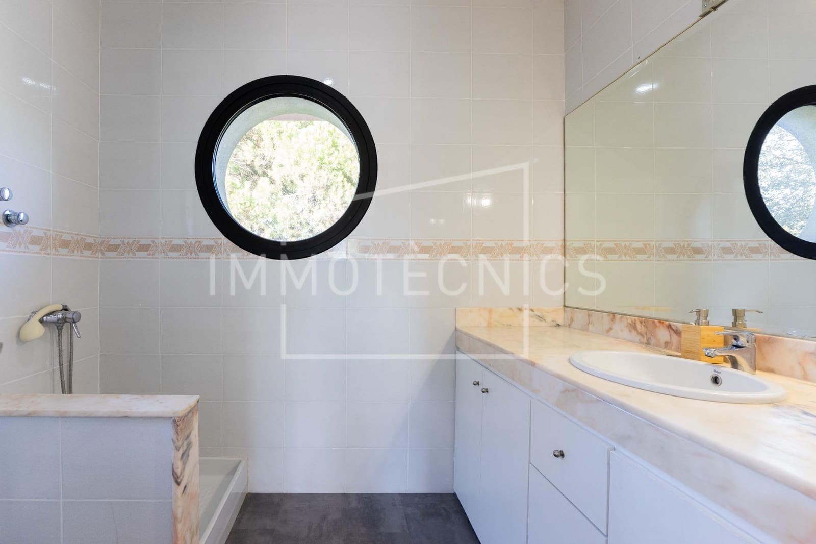 4 sypialnia Willa na sprzedaż w Llinars del Valles - 450 000 € (Ref: 10098555)
