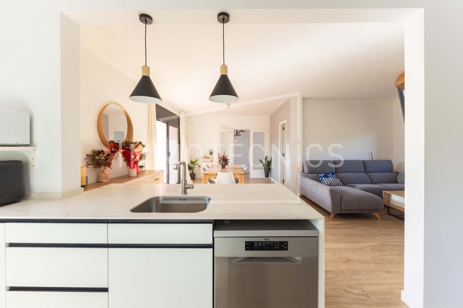 4 bedroom Villa for sale in Llinars del Valles with garage - € 450,000 (Ref: 10098555)