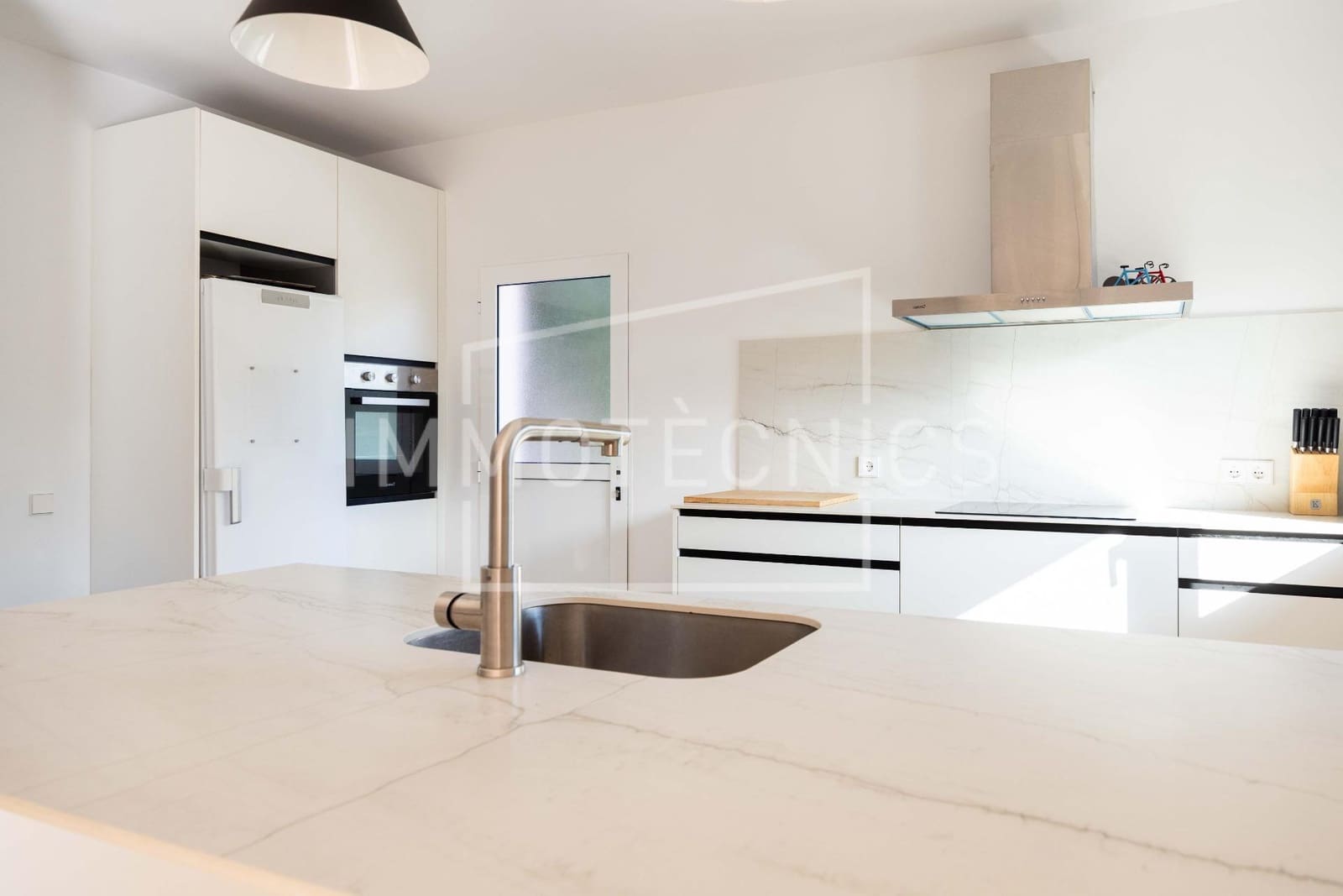 4 bedroom Villa for sale in Llinars del Valles with garage - € 450,000 (Ref: 10098555)