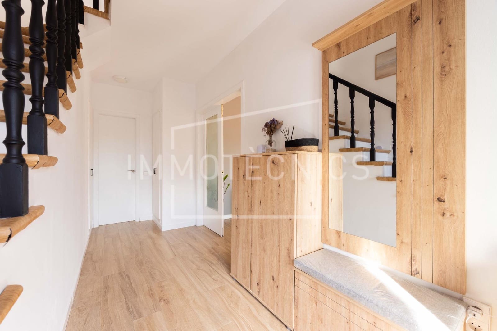 4 bedroom Villa for sale in Llinars del Valles with garage - € 450,000 (Ref: 10098555)