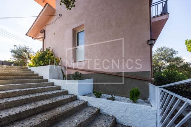 Chalet de 4 habitaciones en Llinars del Vallès en venta - 450.000 € (Ref: 10098555)