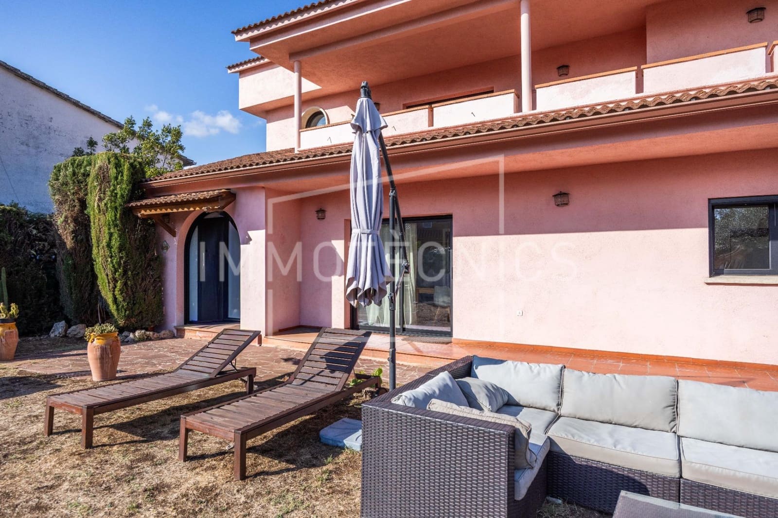 4 bedroom Villa for sale in Llinars del Valles with garage - € 450,000 (Ref: 10098555)