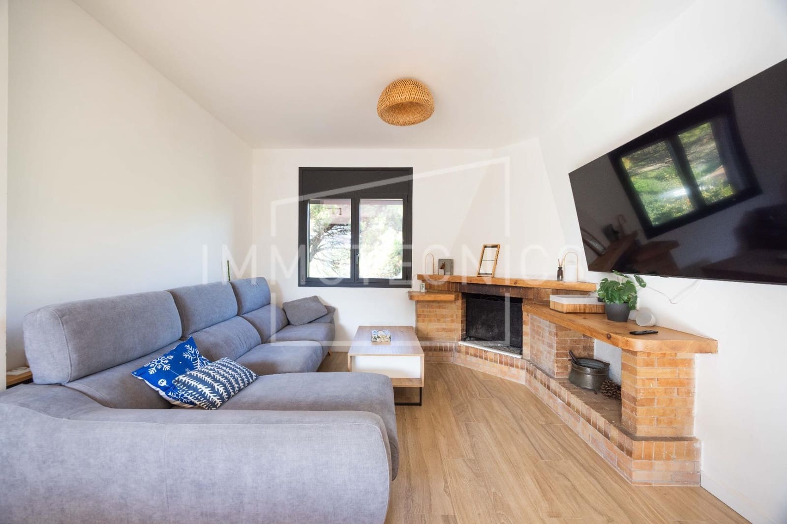4 bedroom Villa for sale in Llinars del Valles with garage - € 450,000 (Ref: 10098555)