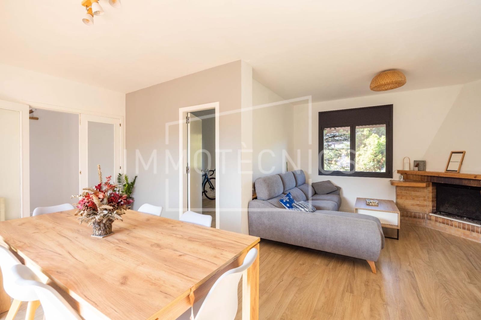 4 bedroom Villa for sale in Llinars del Valles with garage - € 450,000 (Ref: 10098555)