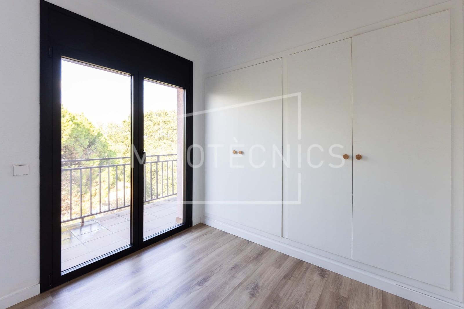 4 bedroom Villa for sale in Llinars del Valles with garage - € 450,000 (Ref: 10098555)