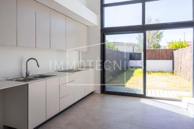 3 chambre Villa/Maison Mitoyenne à vendre à Hostalric avec garage - 375 000 € (Ref: 10102766)