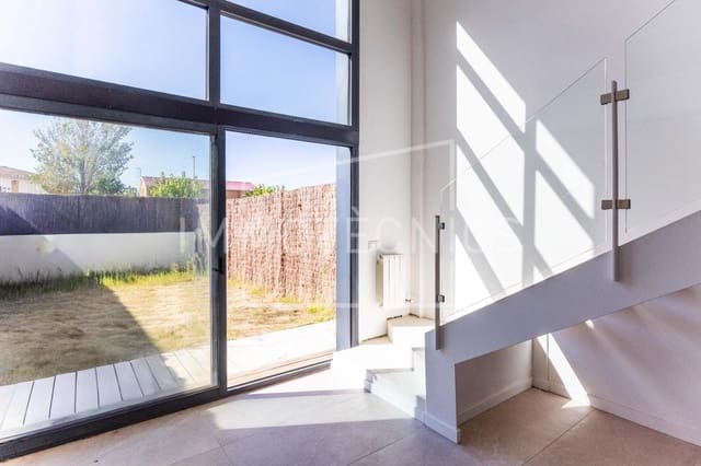 3 chambre Villa/Maison Mitoyenne à vendre à Hostalric avec garage - 375 000 € (Ref: 10102766)