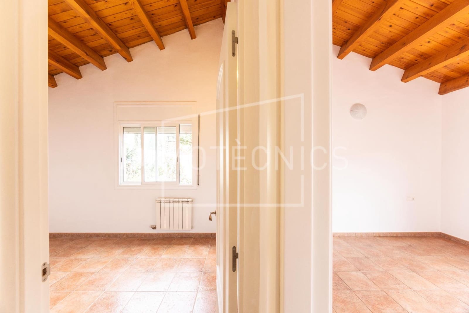 5 bedroom Villa for sale in Canoves i Samalus with garage - € 399,000 (Ref: 10120042)