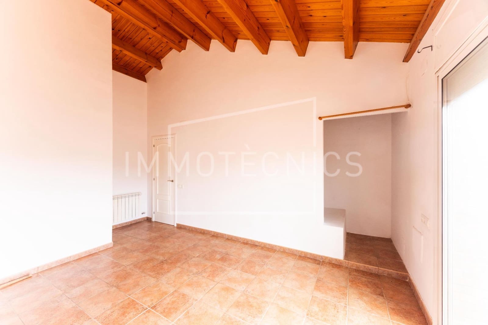 5 bedroom Villa for sale in Canoves i Samalus with garage - € 399,000 (Ref: 10120042)