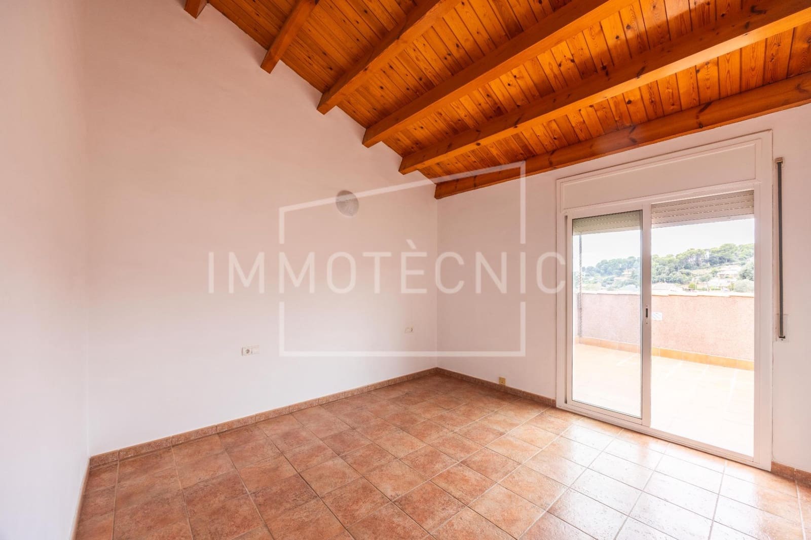 5 bedroom Villa for sale in Canoves i Samalus with garage - € 399,000 (Ref: 10120042)