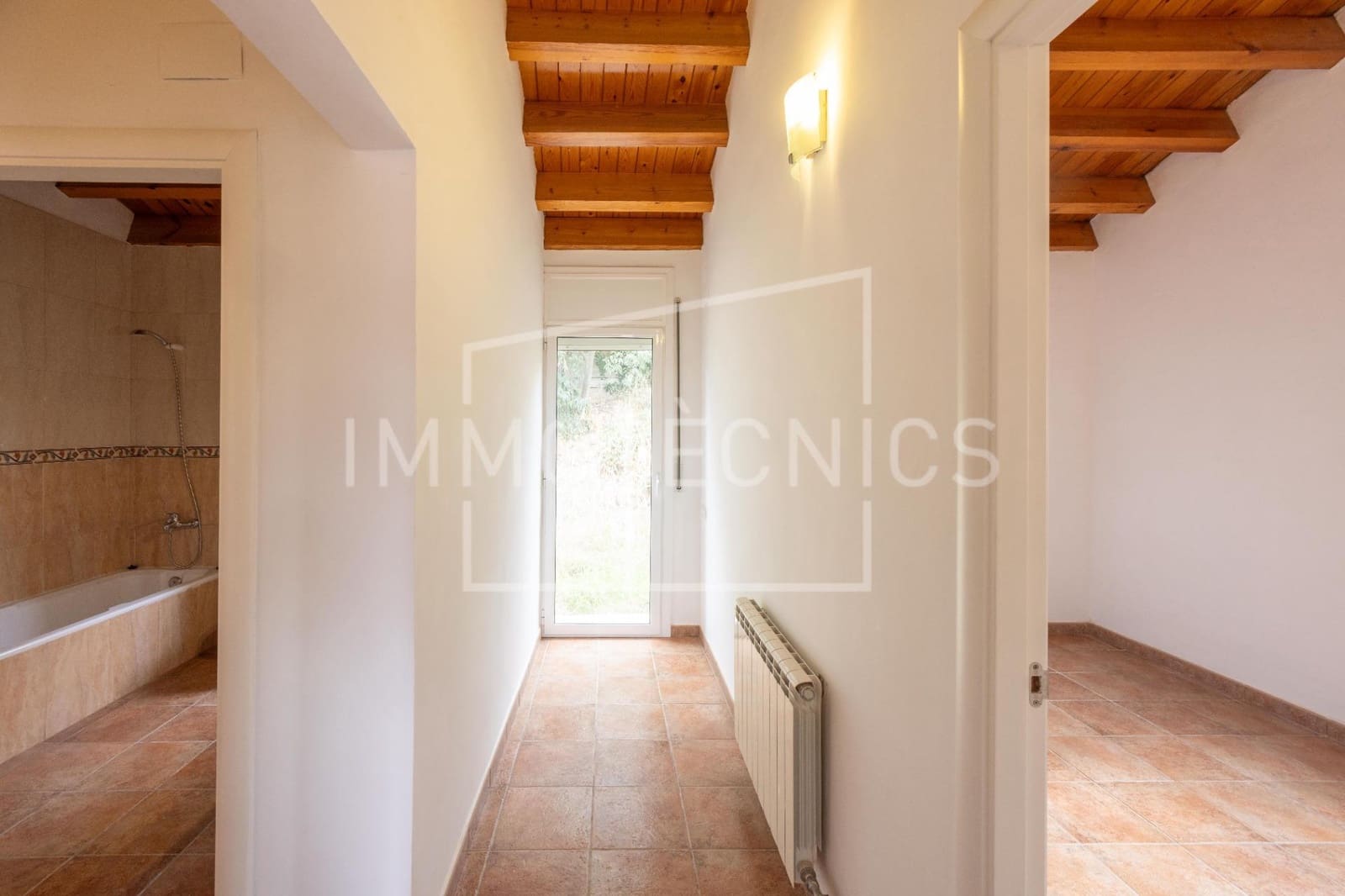 5 bedroom Villa for sale in Canoves i Samalus with garage - € 399,000 (Ref: 10120042)