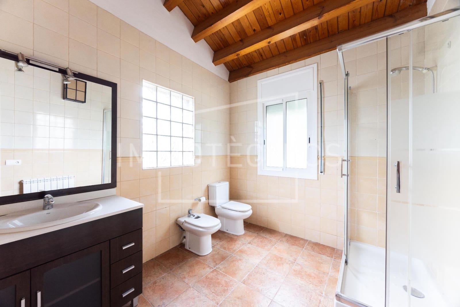 5 bedroom Villa for sale in Canoves i Samalus with garage - € 399,000 (Ref: 10120042)