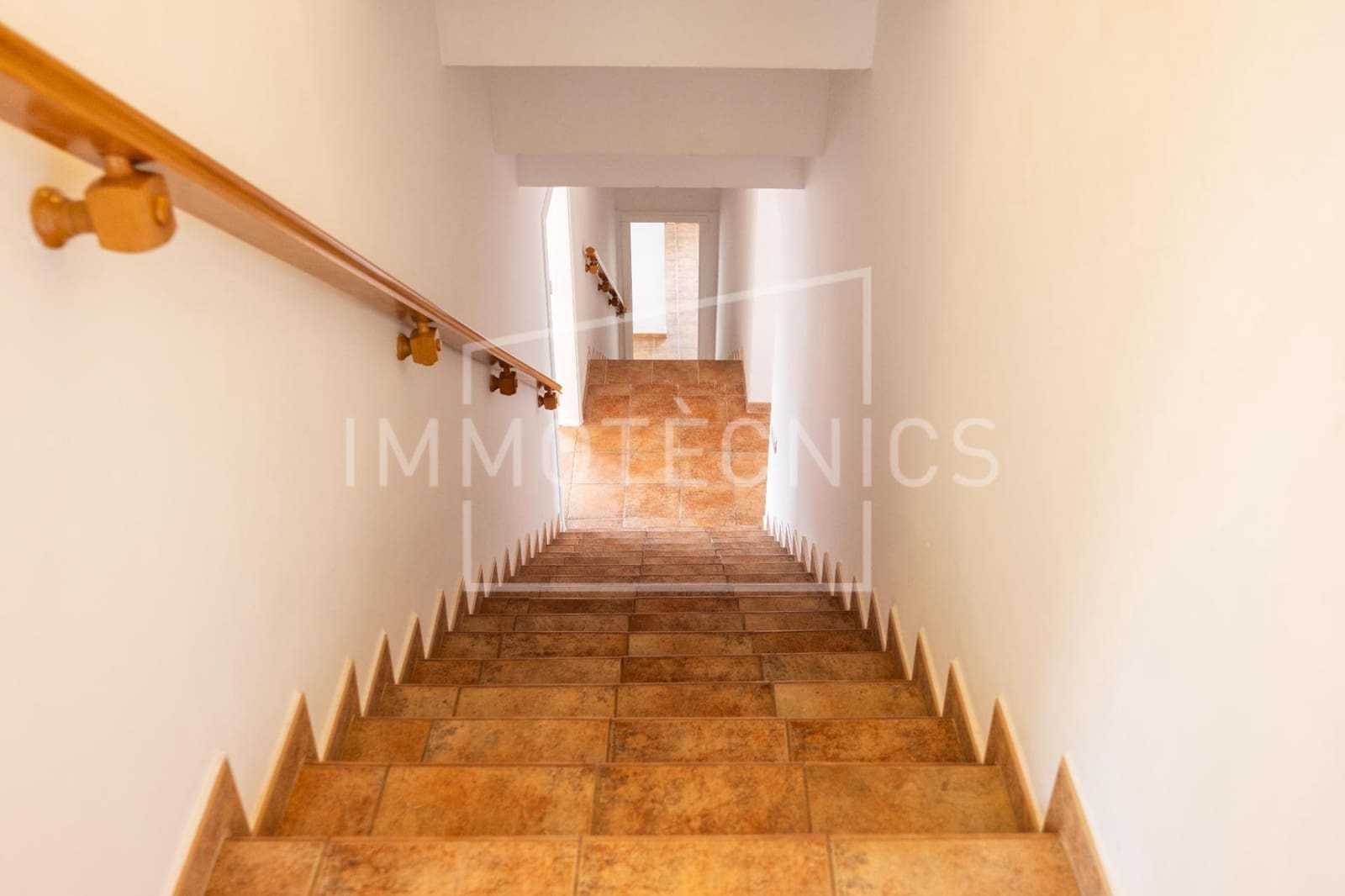 5 bedroom Villa for sale in Canoves i Samalus with garage - € 399,000 (Ref: 10120042)