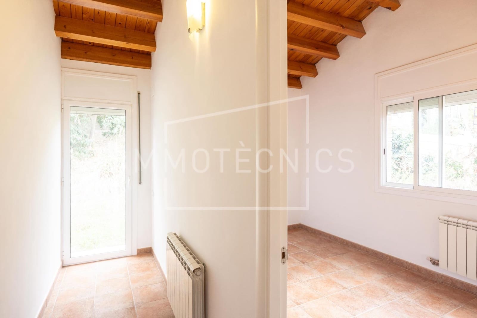5 bedroom Villa for sale in Canoves i Samalus with garage - € 399,000 (Ref: 10120042)