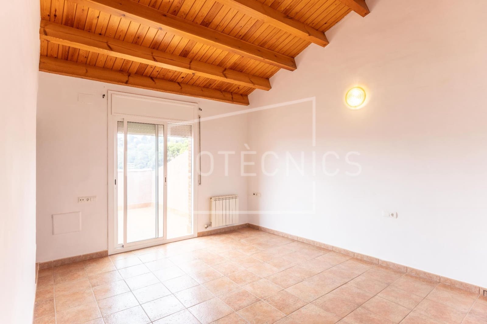 5 bedroom Villa for sale in Canoves i Samalus with garage - € 399,000 (Ref: 10120042)