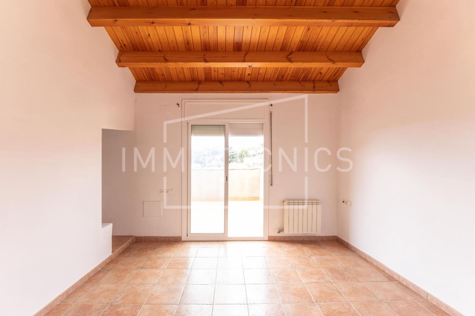 5 bedroom Villa for sale in Canoves i Samalus with garage - € 399,000 (Ref: 10120042)