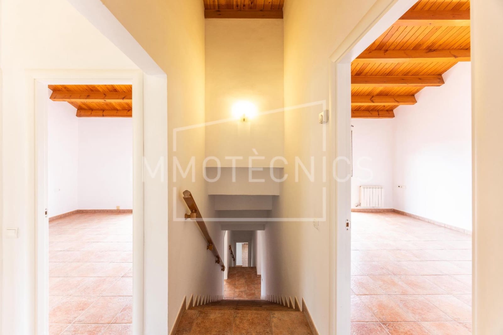 5 bedroom Villa for sale in Canoves i Samalus with garage - € 399,000 (Ref: 10120042)