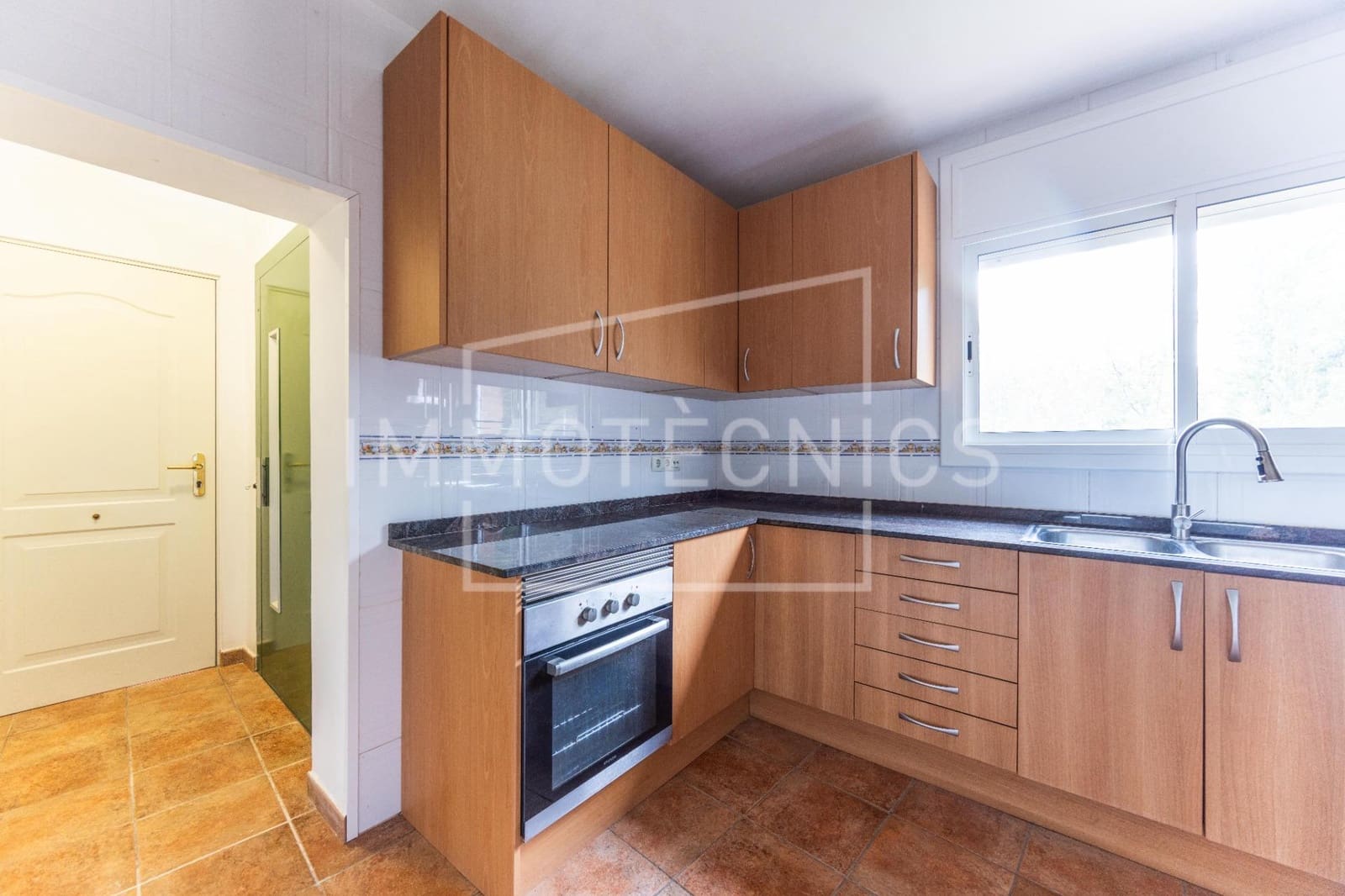 5 bedroom Villa for sale in Canoves i Samalus with garage - € 399,000 (Ref: 10120042)