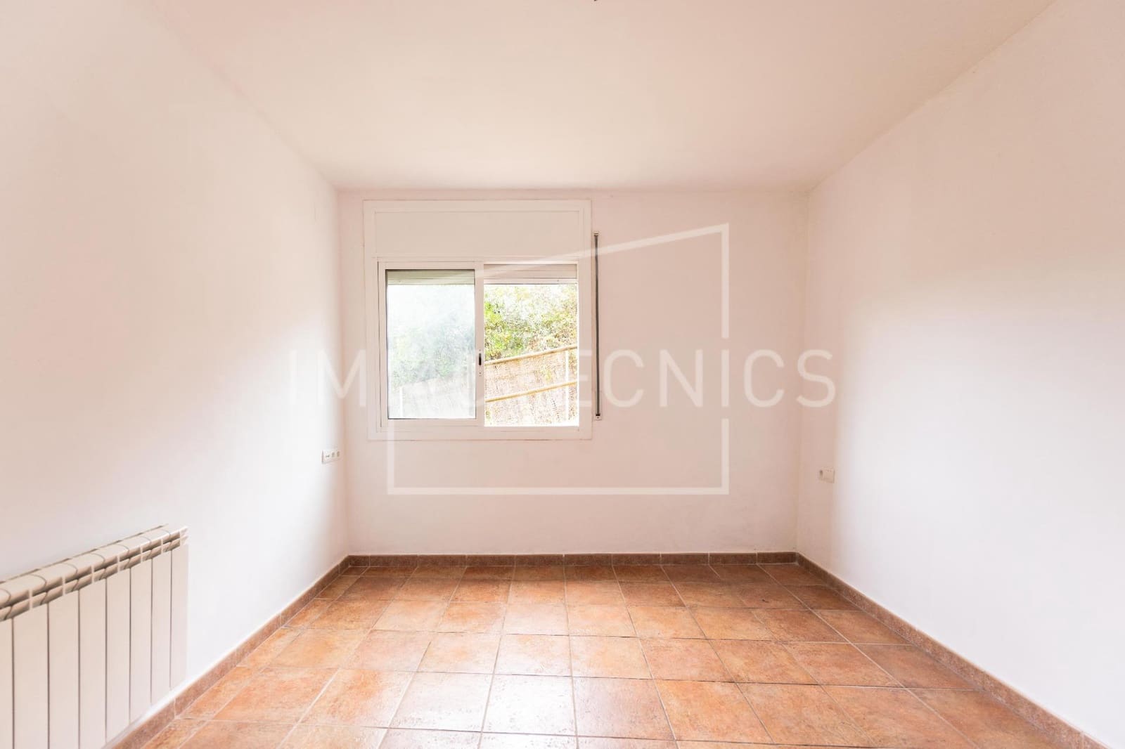 5 bedroom Villa for sale in Canoves i Samalus with garage - € 399,000 (Ref: 10120042)