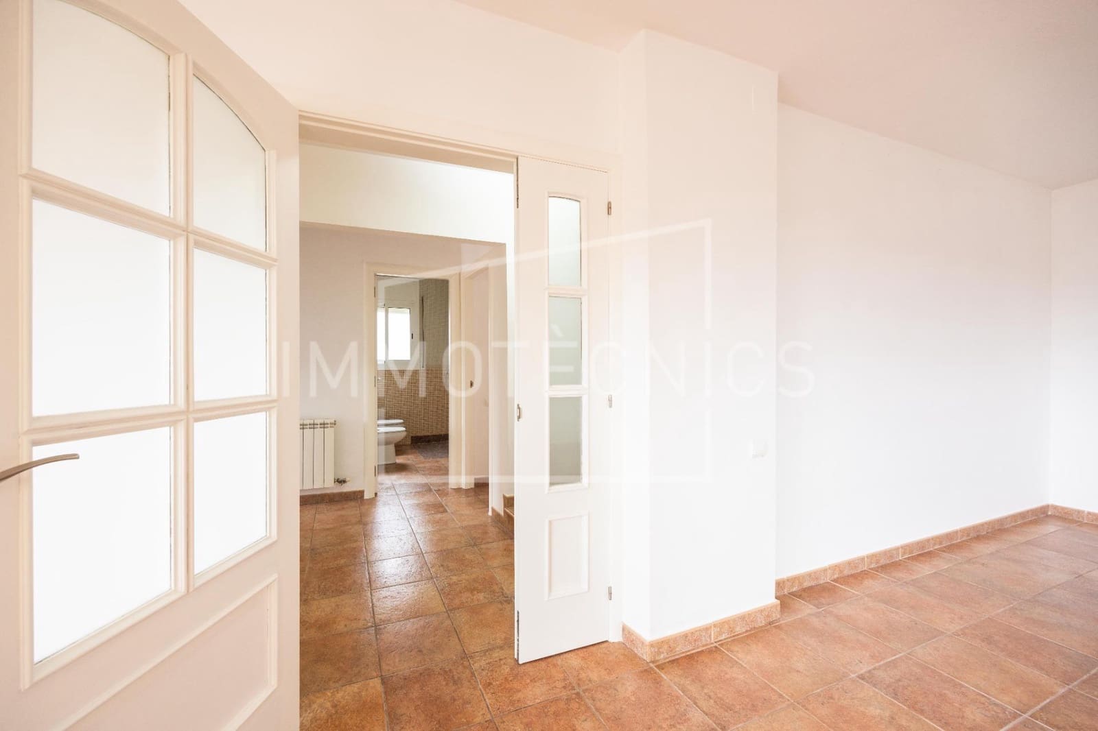 5 bedroom Villa for sale in Canoves i Samalus with garage - € 399,000 (Ref: 10120042)