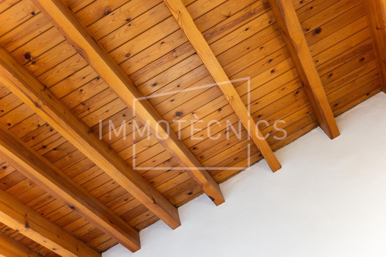 5 bedroom Villa for sale in Canoves i Samalus with garage - € 399,000 (Ref: 10120042)