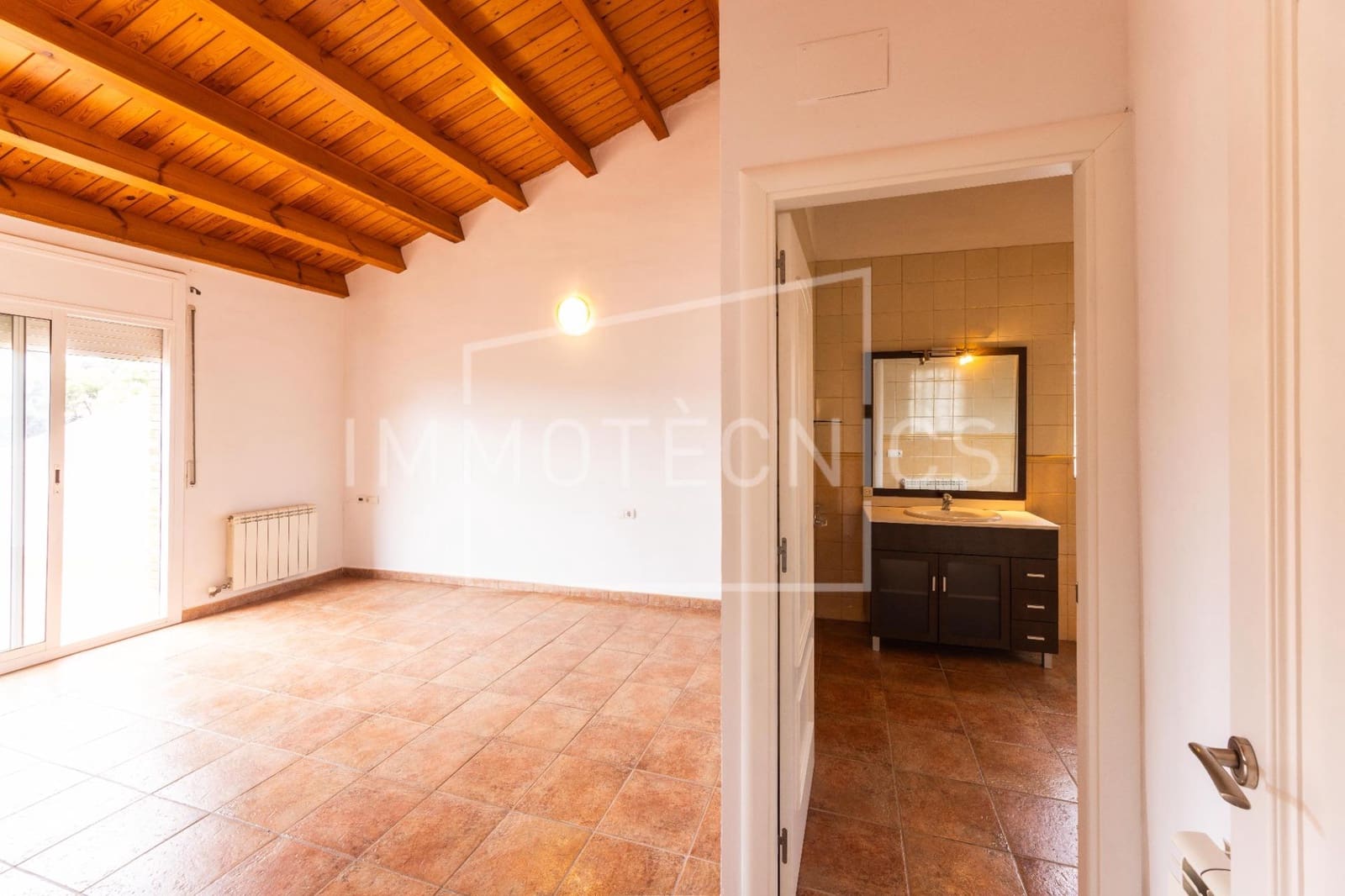 5 bedroom Villa for sale in Canoves i Samalus with garage - € 399,000 (Ref: 10120042)