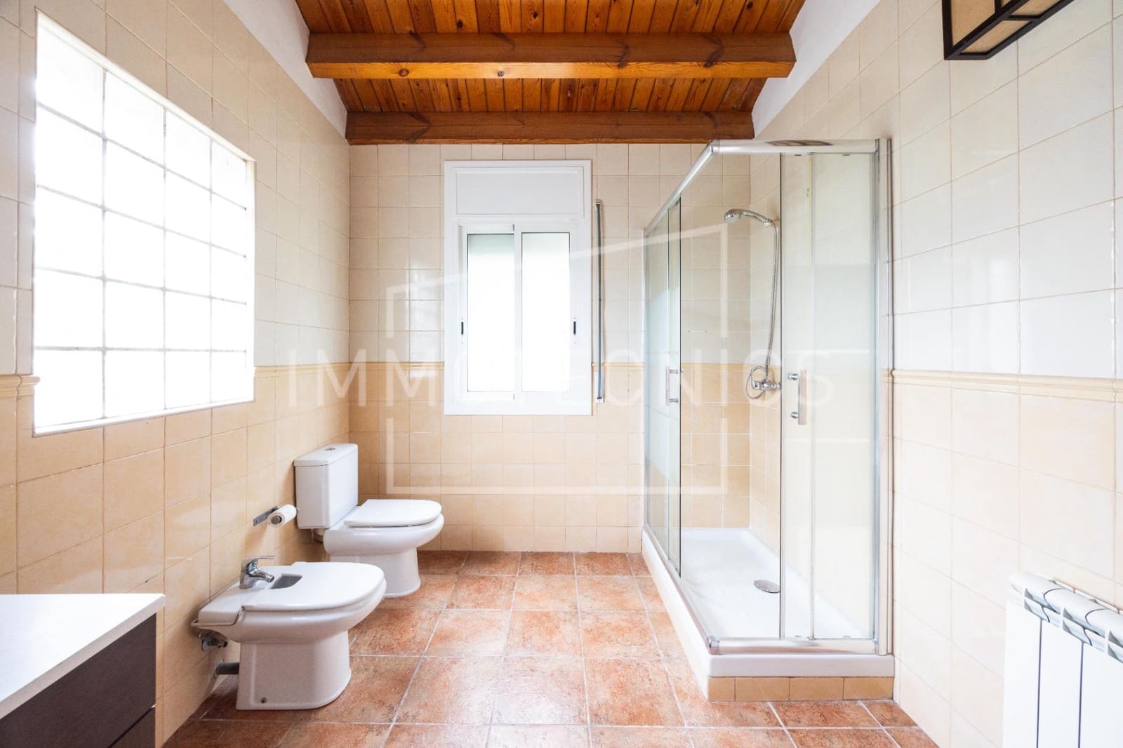 5 bedroom Villa for sale in Canoves i Samalus with garage - € 399,000 (Ref: 10120042)