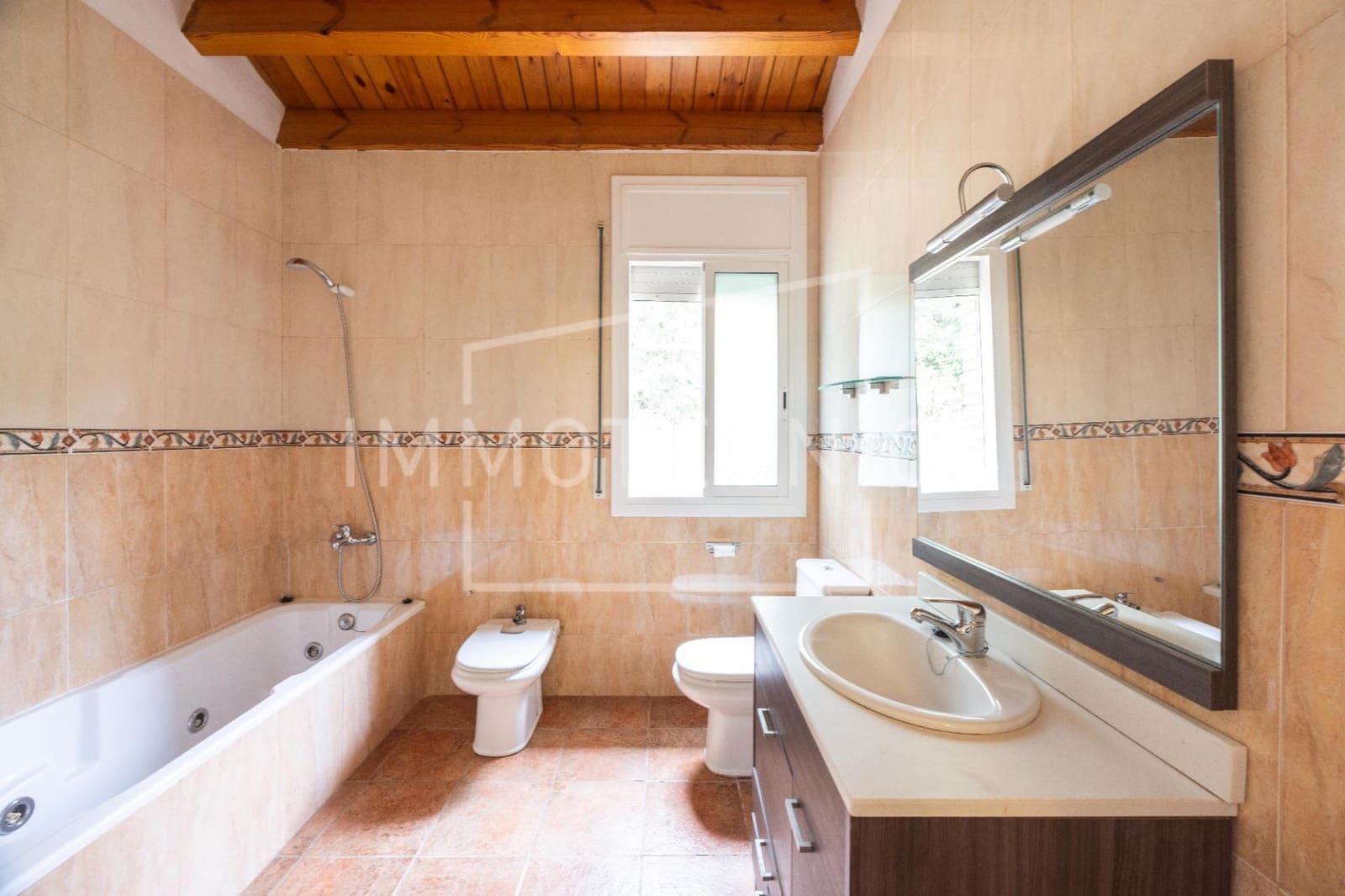 5 bedroom Villa for sale in Canoves i Samalus with garage - € 399,000 (Ref: 10120042)