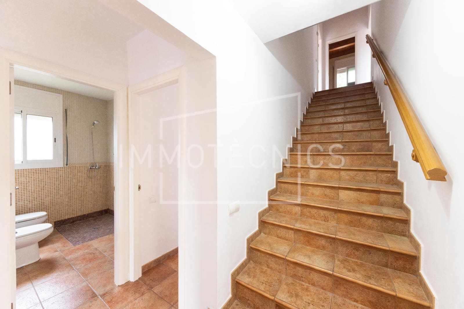5 bedroom Villa for sale in Canoves i Samalus with garage - € 399,000 (Ref: 10120042)