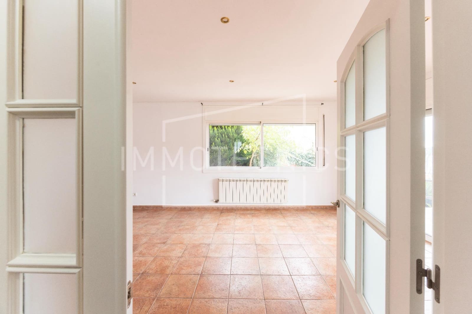 5 bedroom Villa for sale in Canoves i Samalus with garage - € 399,000 (Ref: 10120042)